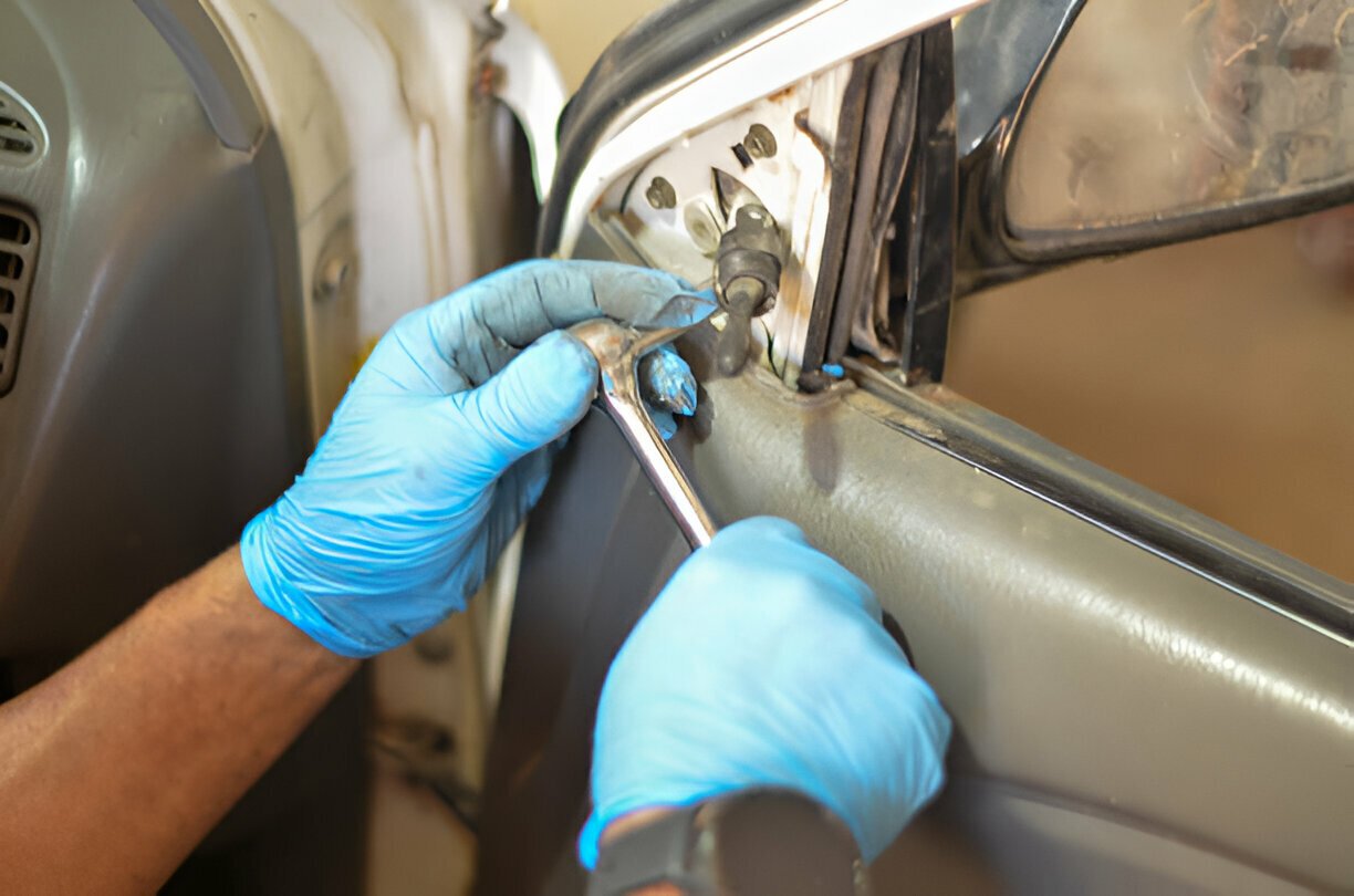 Side mirror repair service